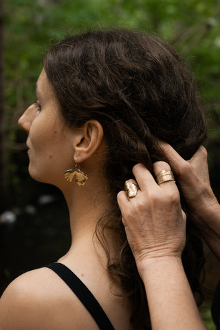 Ginkgo earrings in bronze