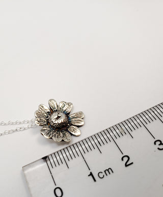 Silver chamomile flower necklace