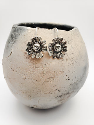 Silver chamomile flower earrings