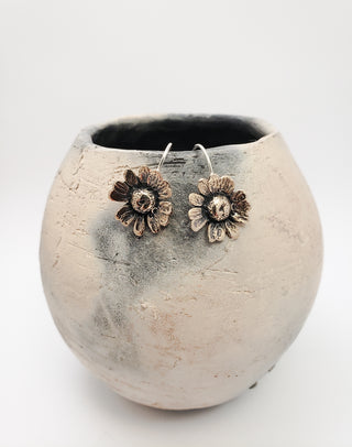 Boucles d'oreilles fleurs de camomilles en bronze