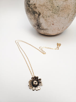 Collier Fleur de camomille en bronze et or rempli