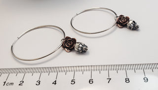 Anneaux Créoles Squelettes et Fleurs en argent et bronze rose