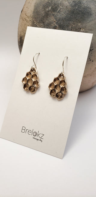 Honeycomb earrings in bronze