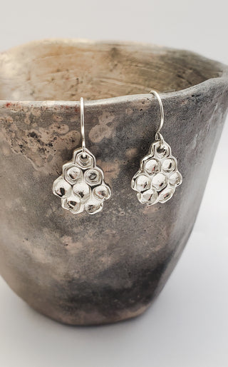 Honeycomb earrings in silver