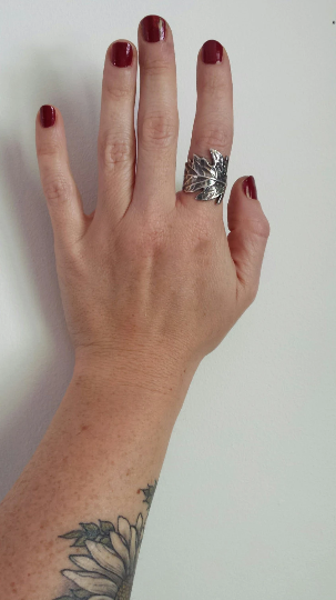 Tomato leaf ring in silver